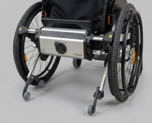 Nahaufnahme der V-Max² Antriebseinheit am Rollstuhl – Fokus auf die elektrische Brems- und Schiebehilfe.